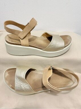 ECCO Flowt Low Wedge Leather Sandal Gold & Tan Adjustable Strap Size 10